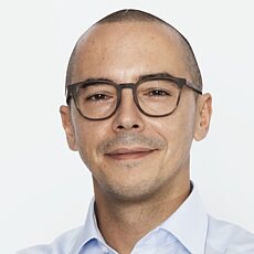  Oliver Labas