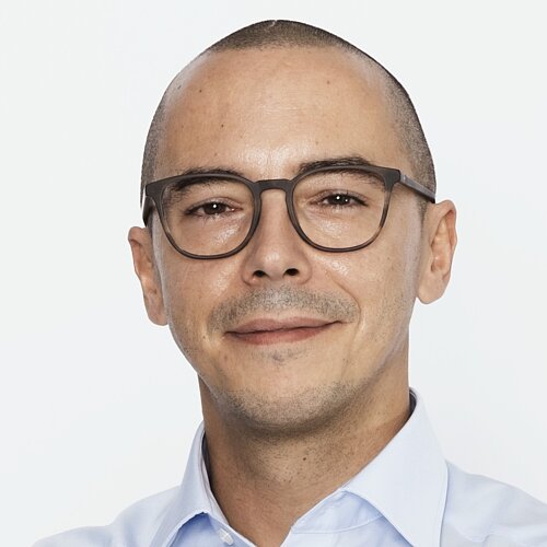  Oliver Labas