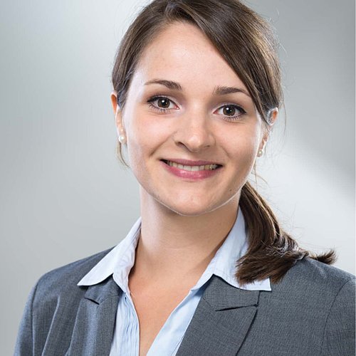  Nina Schaub