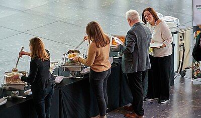 Essensausgabe_tekom-Jahrestagung